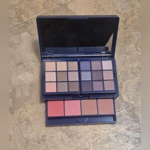 Avon fmg glimmer Glow Up, Glim Up mega Palette 30 eyeshadows 4 Blushes
